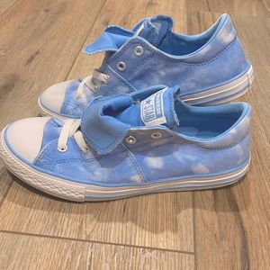 blue and white  tie dye converse, worn only a few times, youth girls 4